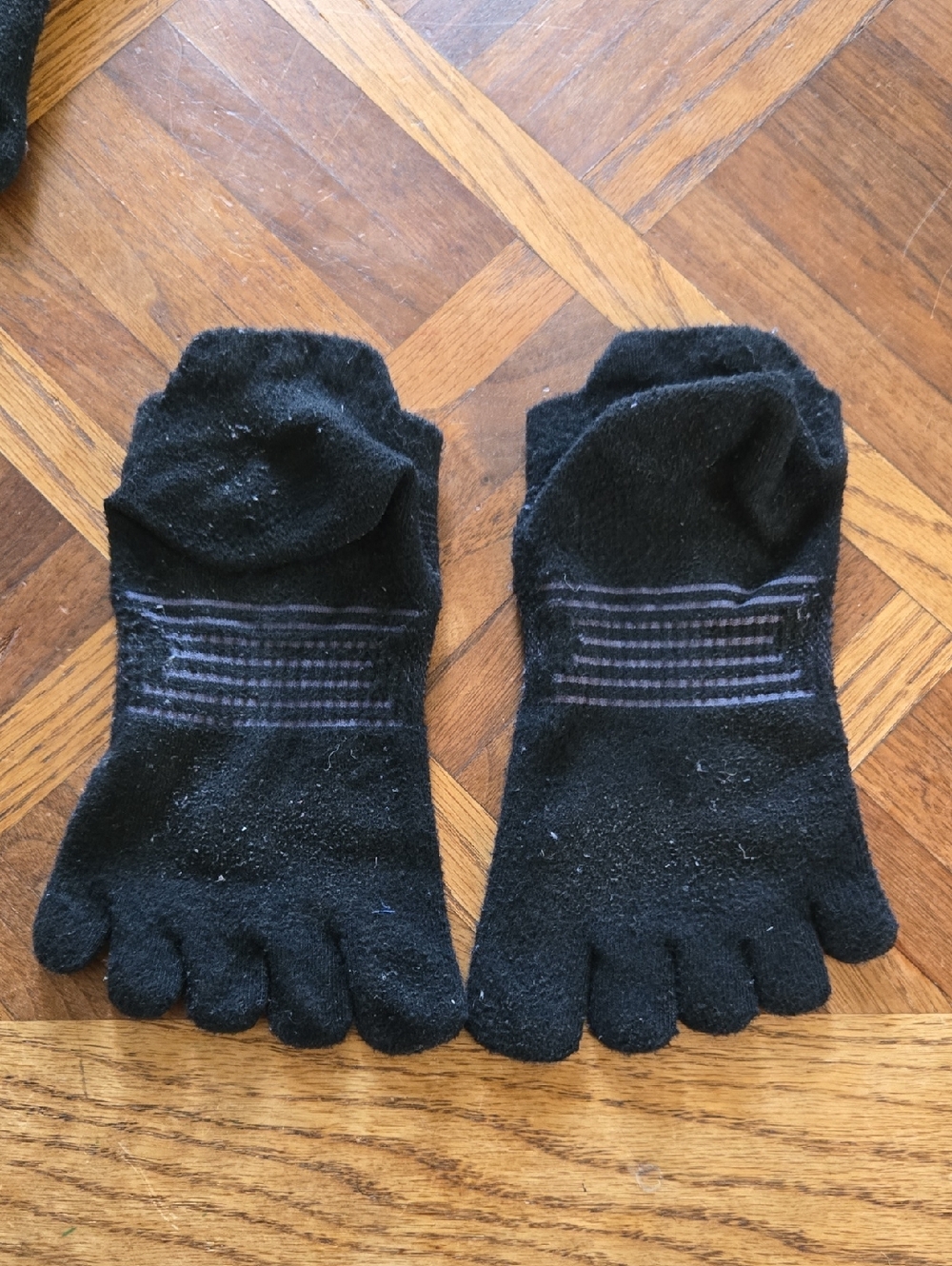 Bundle Of 4 Injinji No Show Toe Socks Black Size Medium - Picture 8 of 11